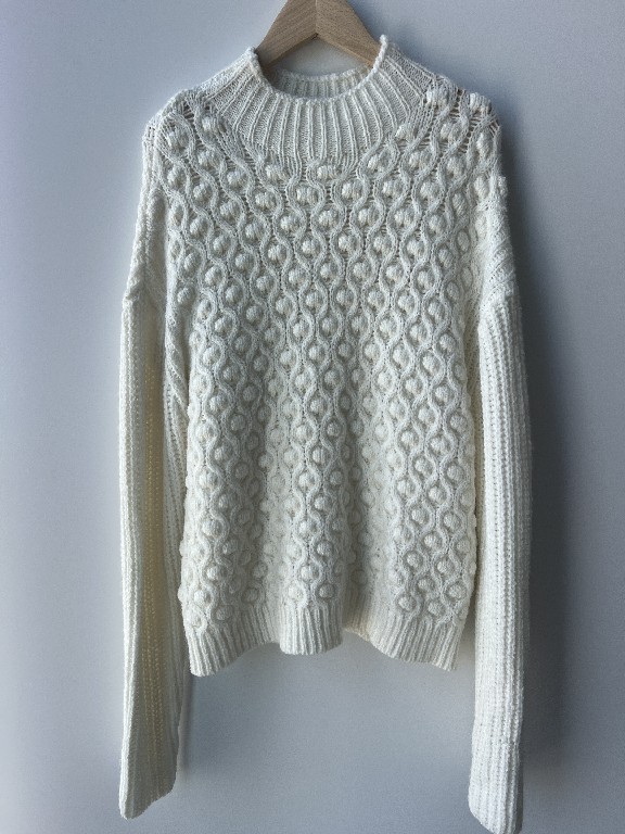 What Makes Crew Neck Pullover Sweater a Timeless Essential in Modern Wardrobes?